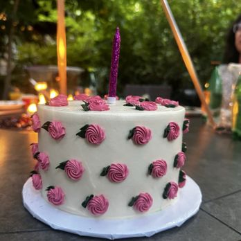 Butter Cake Shoppe - Vanilla and strawberry  filling - Bakeries Near Me - Los Feliz, California