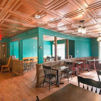 The Innerkip Arms - Front Room - Chicken Wings Near Me - Innerkip, Ontario