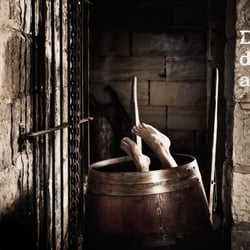 Peek Tours Sydney - "Don't drink alone" - The Rocks Pub Walk