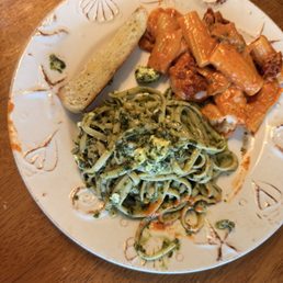 Roma pasta, chicken pesto, and garlic bread delivered Roma pasta, chicken pesto, and garlic bread delivered