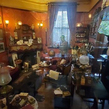 Sherlock Holmes - Recreation of Sherlpck Holmes study. - Pubs Near Me - London, XGL Sherlock Holmes - Recreation of Sherlpck Holmes study. - Pubs Near Me - London, XGL