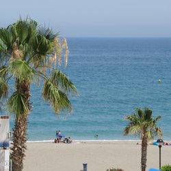 Playa de las Ventanicas - palmtree lined beach