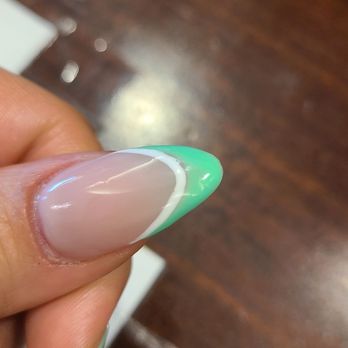 H & D Nail Spa Salon - Gap between color - Nail Salons Near Me - Chicago, Illinois