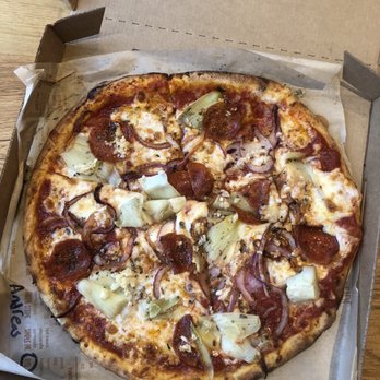 Blaze Pizza - Onion, artichokes and pepperoni pizza, with classic dough - Pizza Near Me - Fresh Meadows, New York Blaze Pizza - Onion, artichokes and pepperoni pizza, with classic dough - Pizza Near Me - Fresh Meadows, New York