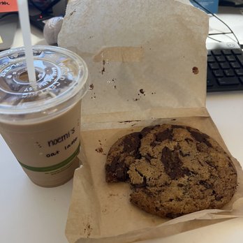 MESH Space - Cowork Lounge - oat latte and cookie - Shared Office Spaces Near Me - Redondo Beach, California MESH Space - Cowork Lounge - oat latte and cookie - Shared Office Spaces Near Me - Redondo Beach, California