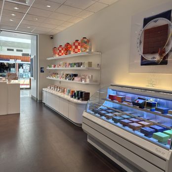 ROYCE Chocolate - Chocolatiers & Shops Near Me - Bellevue, Washington