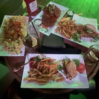 Sport and Leisure - Buffalo Tenders, bacon burgers, Mac & Cheese - Sports Bars Near Me - Providence, Rhode Island Sport and Leisure - Buffalo Tenders, bacon burgers, Mac & Cheese - Sports Bars Near Me - Providence, Rhode Island