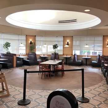 Zippy's Kahala - empty main dining room - Diners Near Me - Honolulu, Hawaii Zippy's Kahala - empty main dining room - Diners Near Me - Honolulu, Hawaii