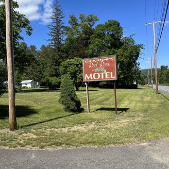 Giovanni's Red Rose Motel - Hotels Near Me - Shelburne Falls, Massachusetts