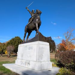 Stark Park - A well-done statue showing the general in action