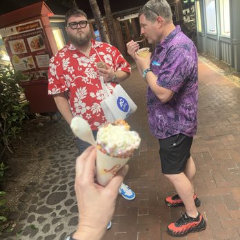 Round Table Pizza - Pizza Near Me - Honolulu, Hawaii