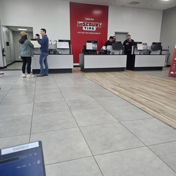 Discount Tire - Front desk and check in - Tires Near Me - Conroe, Texas Discount Tire - Front desk and check in - Tires Near Me - Conroe, Texas
