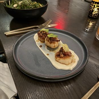 Gordon Ramsay Hell's Kitchen - Pan seared scallops - New American Near Me - Miami, Florida Gordon Ramsay Hell's Kitchen - Pan seared scallops - New American Near Me - Miami, Florida