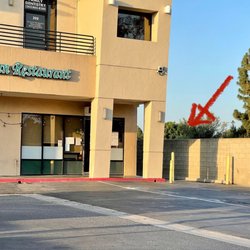 Daniela's Kitchenette - Side entrance if you wana come early bird for breakfast.They open @ 7AM.