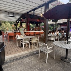 Manny's Parkside - Outdoor patio view