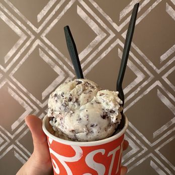 Salt & Straw - Jasmine Milk Tea Almond Stracciatella - Ice Cream & Frozen Yogurt Near Me - Glendale, California Salt & Straw - Jasmine Milk Tea Almond Stracciatella - Ice Cream & Frozen Yogurt Near Me - Glendale, California