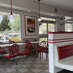 In-N-Out Burger - Inside
