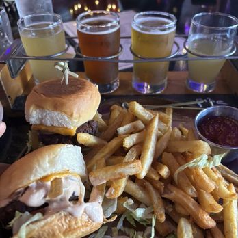 Morrison - Veggie sliders and beer flight. - Gastropubs Near Me - Los Angeles, California