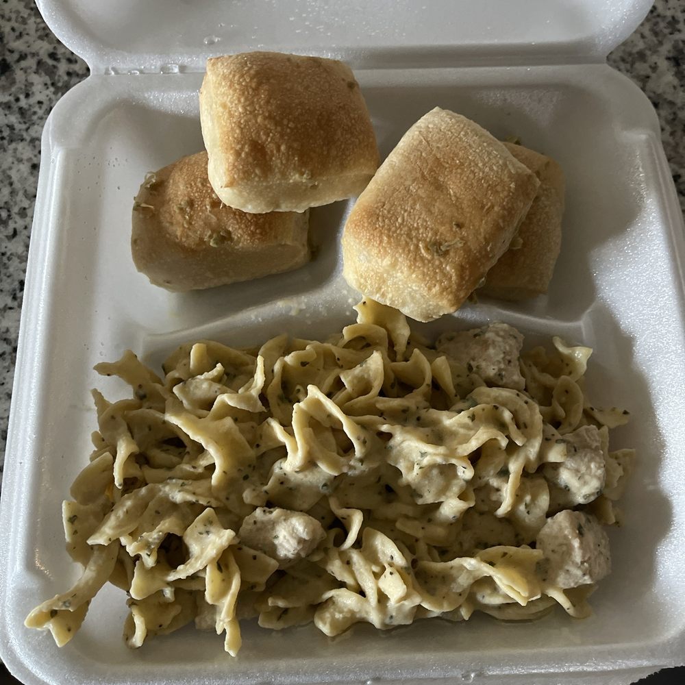 Altruda's - "Fettuccine" Alfredo with chicken $29 - Italian Near Me - Knoxville, Tennessee