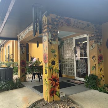 Honey Bee Cafe - Coffee & Tea Near Me - Gainesville, Florida