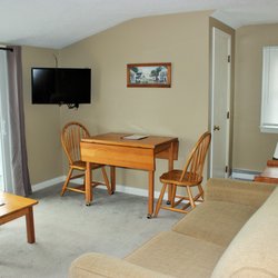 Windrifter Resort - Yacht Club unit living area