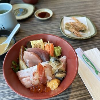 Sushi Tomi - extra special Chirashi Chef's Choice Dinner - Sushi Bars Near Me - Mountain View, California