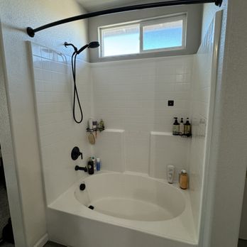 FINESSE SHOWER GLASS & MIRROR - Before - shower curtain rod in the way - Glass & Mirrors Near Me FINESSE SHOWER GLASS & MIRROR - Before - shower curtain rod in the way - Glass & Mirrors Near Me