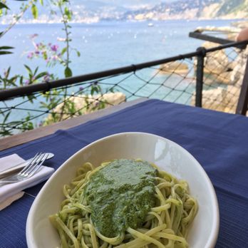 Trattoria Dö Spadin - Linguini with pesto. Lots of pesto :) - Restaurants Near Me - Camogli, GE Trattoria Dö Spadin - Linguini with pesto. Lots of pesto :) - Restaurants Near Me - Camogli, GE