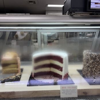 Flamingo Supermarket - Red velvet cake - Grocery Near Me - Hollywood, Florida