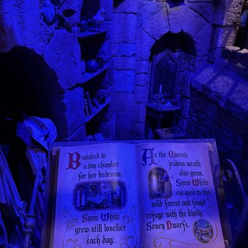 Snow White's Enchanted Wish - Amusement Parks Near Me