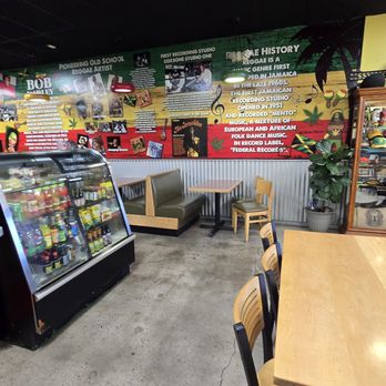 Reggae Pot - Dining area. - Caribbean Near Me - Centennial, Colorado