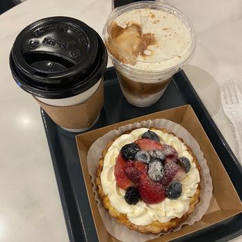 Cafe SeeSaw - Fruit tart, SeeSaw Latte, hot chocolate - Cafes Near Me - Suwanee, Georgia
