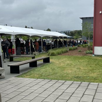 Russian River Brewing - Line for Pliny The Younger release - Brewpubs Near Me - Windsor, California