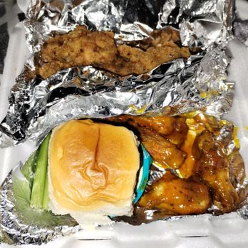 Krazy Wings - Caribbean Jerk dry rub up top and Hot Honey Gold on the bottom. - Burgers Near Me - Clarksville, Tennessee Krazy Wings - Caribbean Jerk dry rub up top and Hot Honey Gold on the bottom. - Burgers Near Me - Clarksville, Tennessee