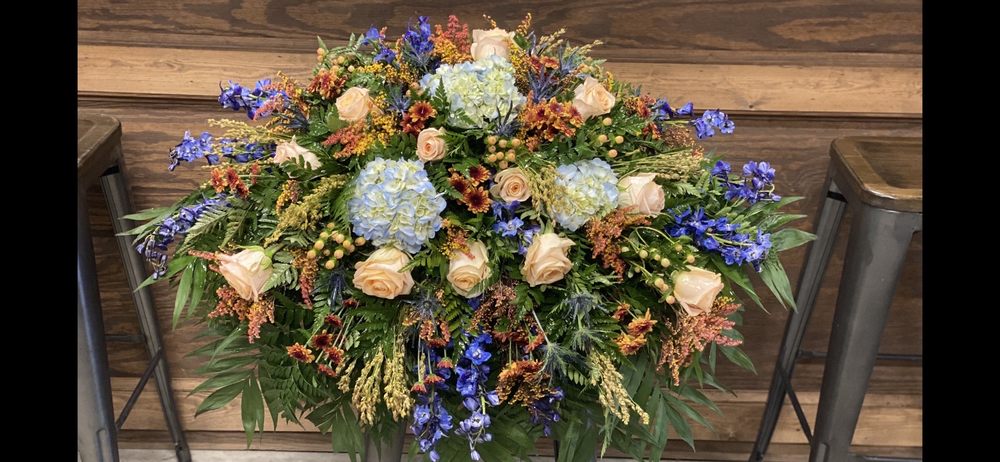 Ashley's Flowers Logo