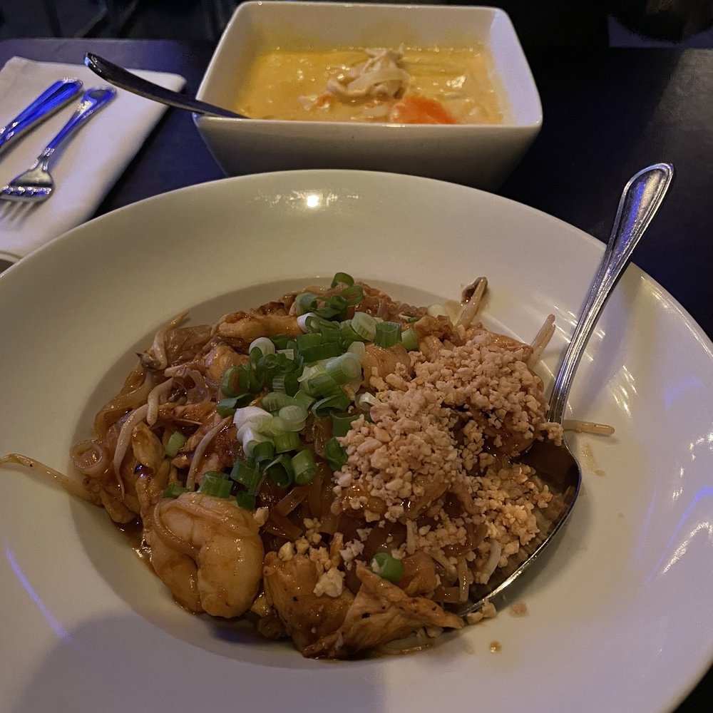 Thai Talay - Pad Thai and yellow chicken curry - Thai Near Me - Westchester, California