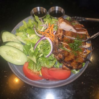 Moani Island Bistro & Bar - Garden salad with a huge chicken breast. The portions here are amazingly huge as they are stupendously delicious! - Bars Near Me - Kapolei, Hawaii