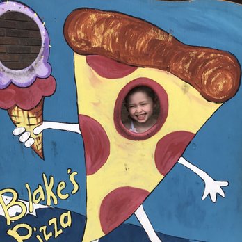 Blake's Pizzeria & Ice Cream - Outside the restaurant - Pizza Near Me - Carnation, Washington