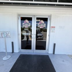 The Speckled Egg Cafe - Front door