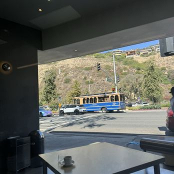 Play - outside view - Coffee & Tea Near Me - Laguna Beach, California