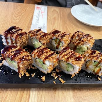 Sushi Zanmai - Crunchy Cut Roll - Sushi Bars Near Me - Los Angeles, California
