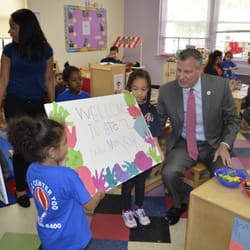 A To Z Center Too - Pre-K Students Welcome Mayor Bill de Blasio's to their Full Day Pre-K Classroom.