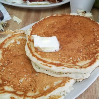 Muffins - Short stack with bananas - THE BEST - American Near Me - Bridgeport, Pennsylvania