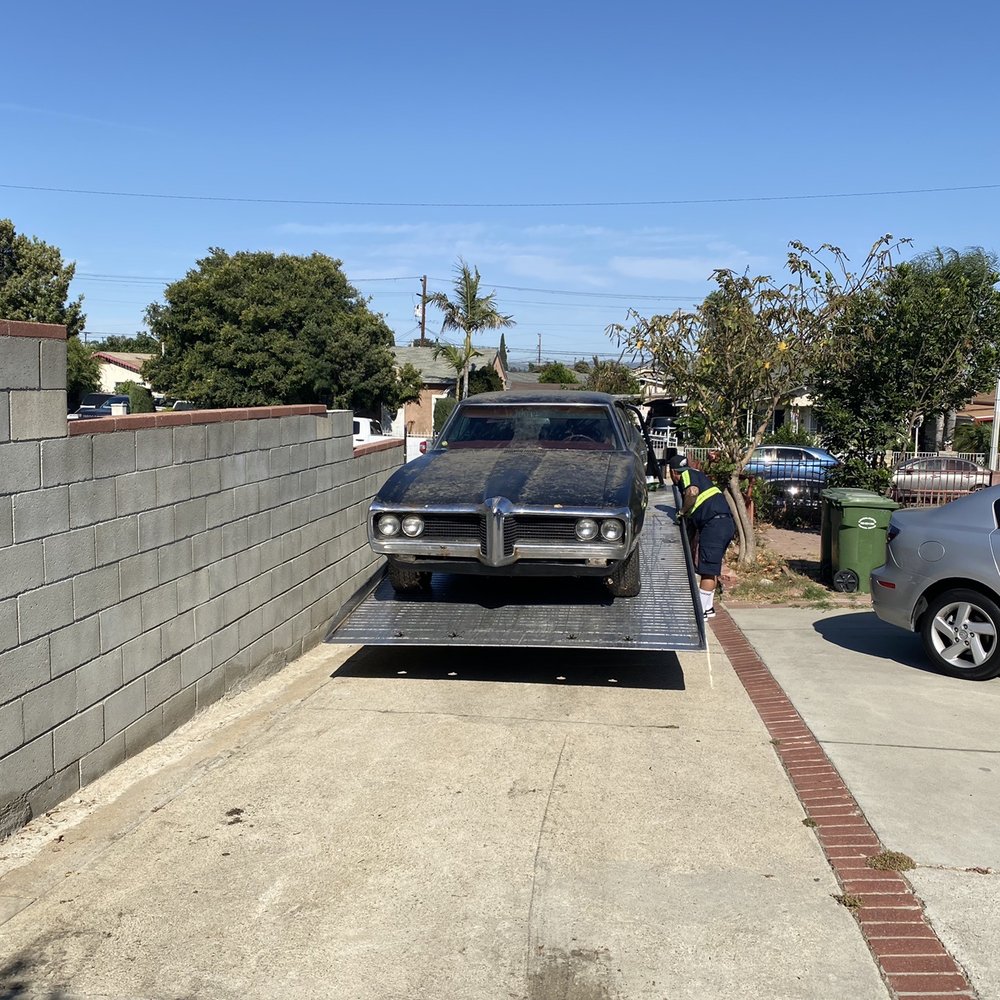 Howard's Towing - 69 Pontiac being loaded - Towing Near Me Howard's Towing - 69 Pontiac being loaded - Towing Near Me
