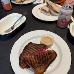 Provisions @ the White Hart Inn - Beet Rueben