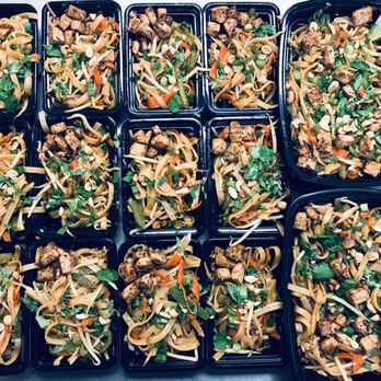 Las Vegan Meal Prep - Pad Thai with Tofu - Food Delivery Services Near Me Las Vegan Meal Prep - Pad Thai with Tofu - Food Delivery Services Near Me
