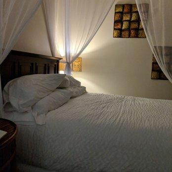 Avalon Bed & Breakfast - Canopies on every guest bed = instant class. - Bed & Breakfast Near Me - Key West, Florida