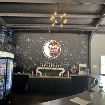Frothy Moon Brewhouse - Brewpubs Near Me - Williamsburg, Virginia