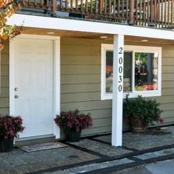 Avenue 42 - The studio outside