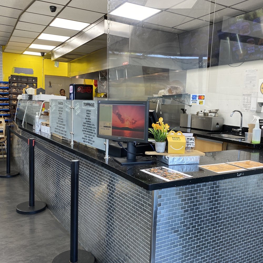 Mini Moe's Burgers - Mini Moe's Burger and Funnel Cakes - customer service counter - Burgers Near Me - Toronto, Ontario Mini Moe's Burgers - Mini Moe's Burger and Funnel Cakes - customer service counter - Burgers Near Me - Toronto, Ontario